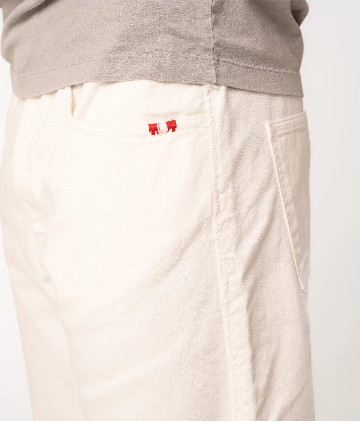 AMISH JAMES RAW EDGE BULL DENIM ECRU