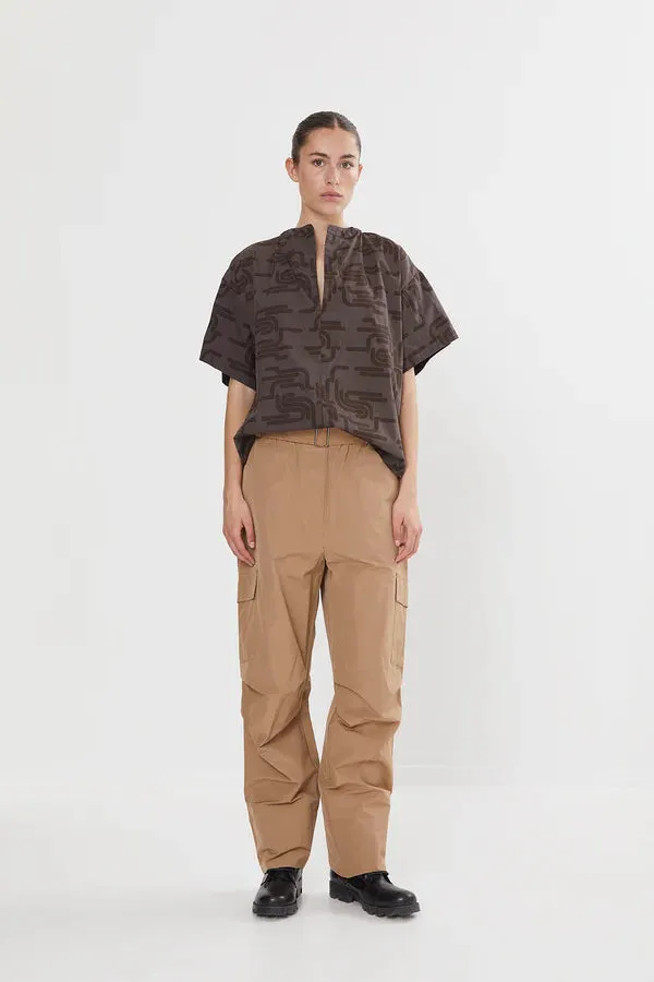 Weightless cargo pants